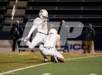 Thumbnail 2 in Eastside Catholic vs. Marietta (GEICO State Champions Bowl Series) photogallery.