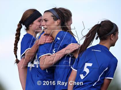 Thumbnail 3 in Broomfield vs. ThunderRidge (CHSAA 5A Quarterfinal) photogallery.