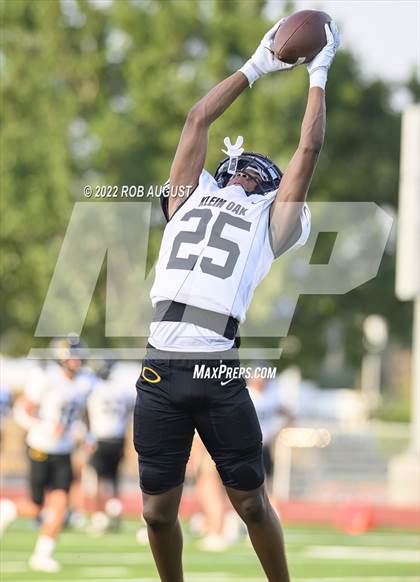Thumbnail 2 in Klein Oak @ Klein Collins photogallery.