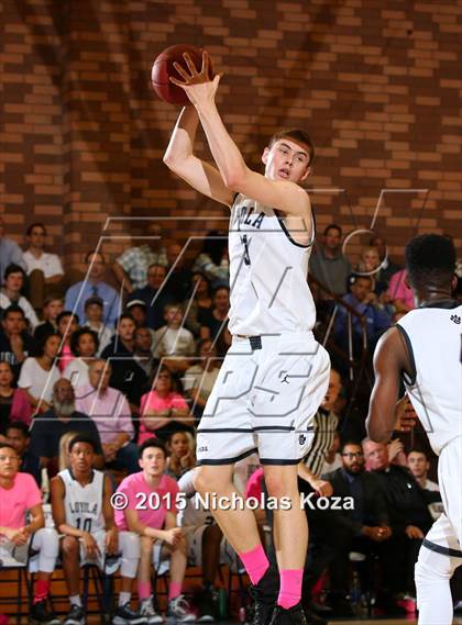 Thumbnail 3 in Harvard-Westlake vs. Loyola photogallery.