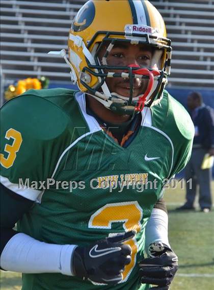 Thumbnail 3 in New London vs. Hillhouse (CIAC Class M Final) photogallery.