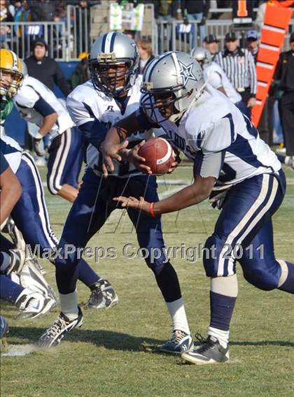 Thumbnail 3 in New London vs. Hillhouse (CIAC Class M Final) photogallery.