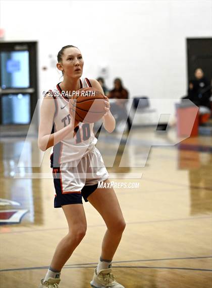 Thumbnail 2 in Quincy vs. Orland photogallery.