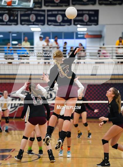 Thumbnail 3 in Salpointe Catholic vs. Marcos de Niza (AIA 4A Semifinal) photogallery.