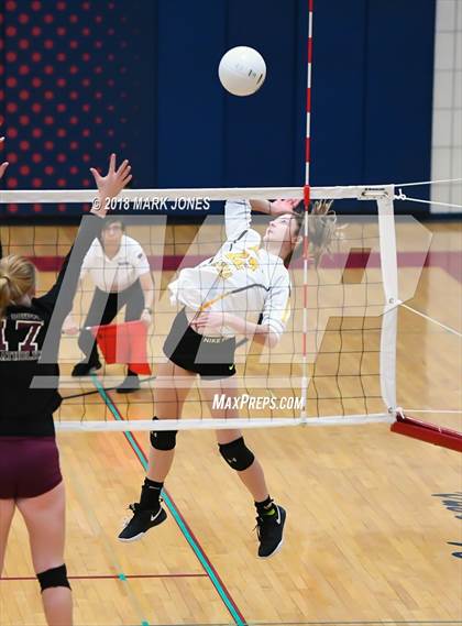 Thumbnail 2 in Salpointe Catholic vs. Marcos de Niza (AIA 4A Semifinal) photogallery.