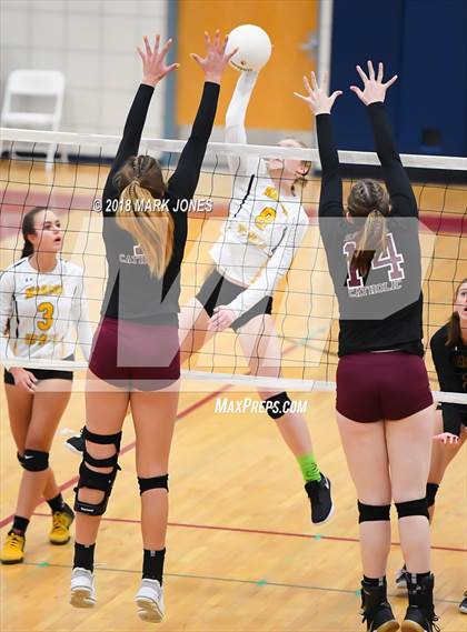 Thumbnail 3 in Salpointe Catholic vs. Marcos de Niza (AIA 4A Semifinal) photogallery.