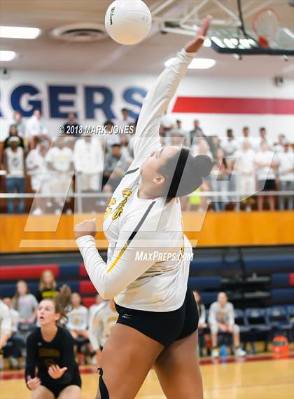 Thumbnail 3 in Salpointe Catholic vs. Marcos de Niza (AIA 4A Semifinal) photogallery.
