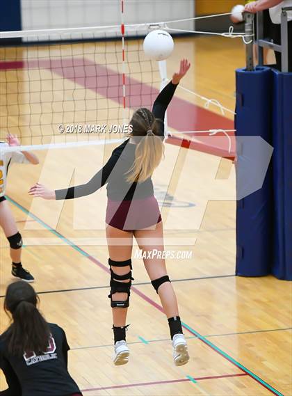 Thumbnail 2 in Salpointe Catholic vs. Marcos de Niza (AIA 4A Semifinal) photogallery.