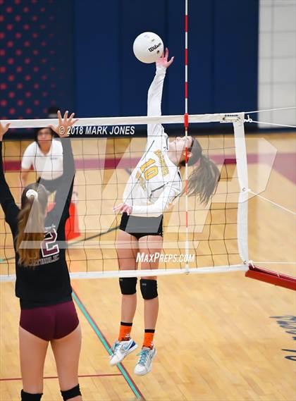 Thumbnail 2 in Salpointe Catholic vs. Marcos de Niza (AIA 4A Semifinal) photogallery.