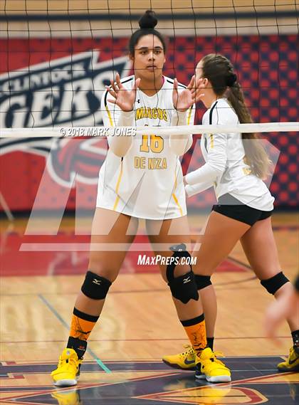 Thumbnail 1 in Salpointe Catholic vs. Marcos de Niza (AIA 4A Semifinal) photogallery.