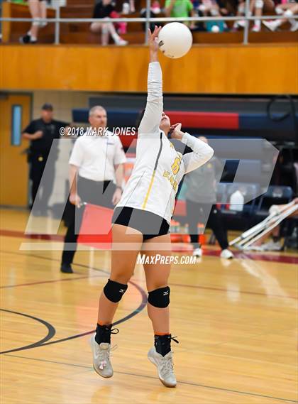 Thumbnail 2 in Salpointe Catholic vs. Marcos de Niza (AIA 4A Semifinal) photogallery.