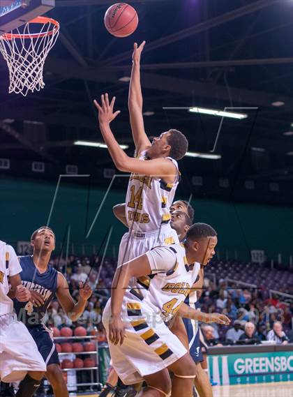 Thumbnail 3 in Cuthbertson vs Shelby (NCHSAA 2A Western Regional Final) photogallery.