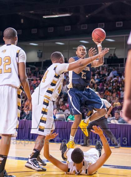 Thumbnail 1 in Cuthbertson vs Shelby (NCHSAA 2A Western Regional Final) photogallery.