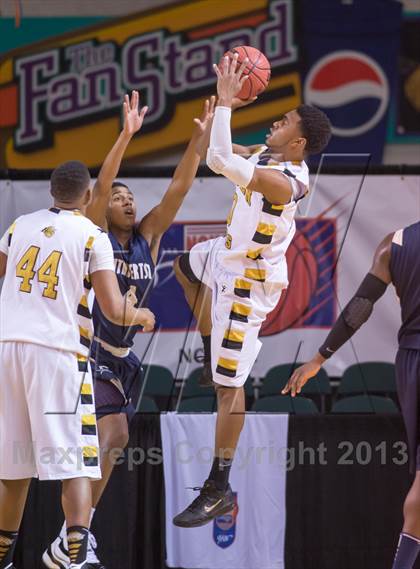 Thumbnail 2 in Cuthbertson vs Shelby (NCHSAA 2A Western Regional Final) photogallery.
