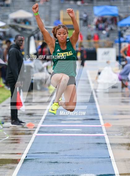 Thumbnail 3 in NCHSAA 3A State Track & Field Championship photogallery.