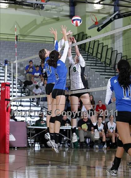 Thumbnail 2 in El Camino Real vs. Granada Hills (CIF LACS D1 Final) photogallery.