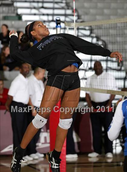 Thumbnail 1 in El Camino Real vs. Granada Hills (CIF LACS D1 Final) photogallery.