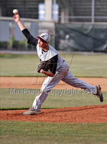 Thumbnail 3 in Morristown-Hamblen West vs Alcoa (Daily Times Classic) photogallery.