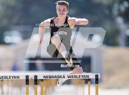 Thumbnail 1 in Varsity LNE Relays photogallery.