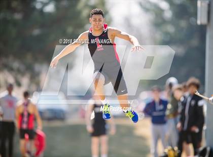Thumbnail 3 in Varsity LNE Relays photogallery.