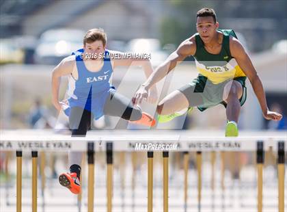 Thumbnail 2 in Varsity LNE Relays photogallery.