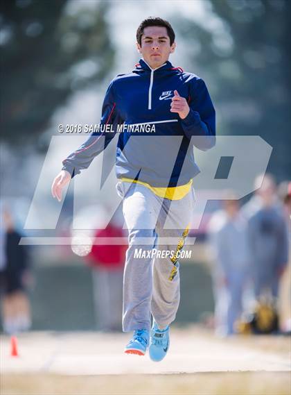 Thumbnail 2 in Varsity LNE Relays photogallery.