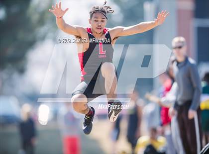 Thumbnail 2 in Varsity LNE Relays photogallery.