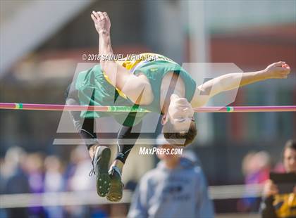 Thumbnail 1 in Varsity LNE Relays photogallery.
