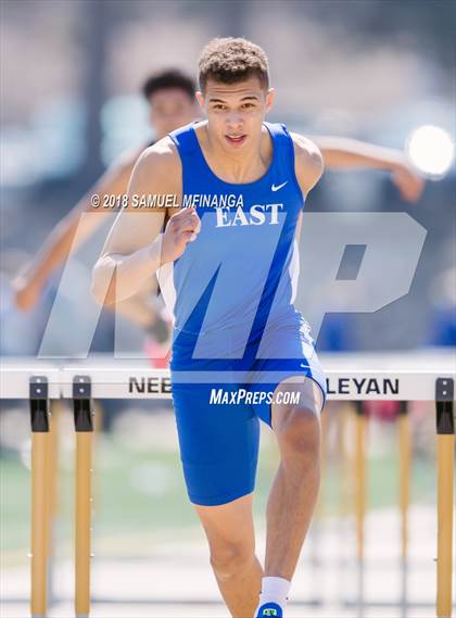 Thumbnail 2 in Varsity LNE Relays photogallery.
