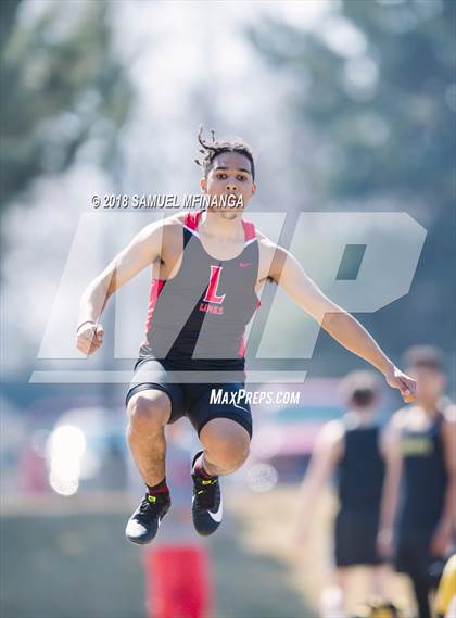 Thumbnail 2 in Varsity LNE Relays photogallery.
