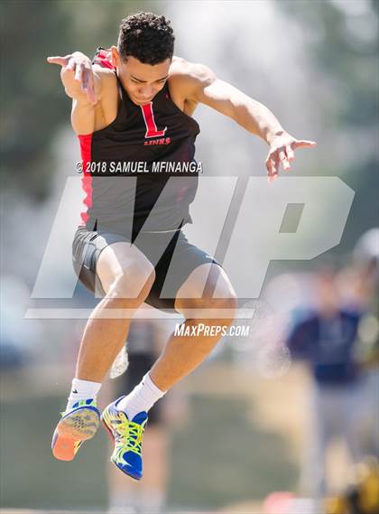 Thumbnail 1 in Varsity LNE Relays photogallery.