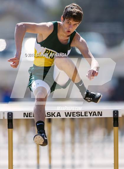 Thumbnail 2 in Varsity LNE Relays photogallery.