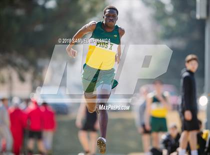 Thumbnail 1 in Varsity LNE Relays photogallery.