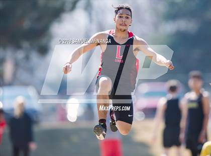 Thumbnail 1 in Varsity LNE Relays photogallery.
