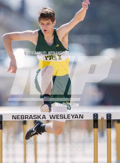 Thumbnail 1 in Varsity LNE Relays photogallery.