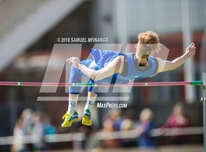 Thumbnail 1 in Varsity LNE Relays photogallery.