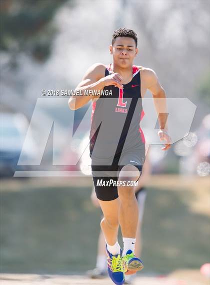 Thumbnail 2 in Varsity LNE Relays photogallery.