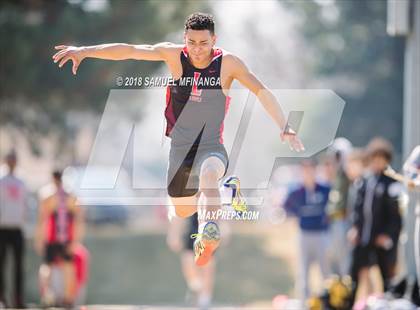 Thumbnail 2 in Varsity LNE Relays photogallery.