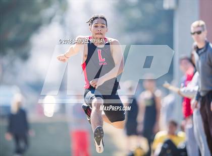 Thumbnail 1 in Varsity LNE Relays photogallery.