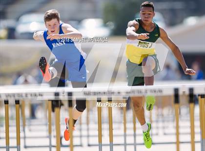 Thumbnail 1 in Varsity LNE Relays photogallery.