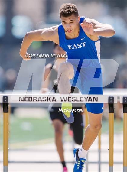 Thumbnail 3 in Varsity LNE Relays photogallery.