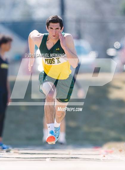 Thumbnail 1 in Varsity LNE Relays photogallery.