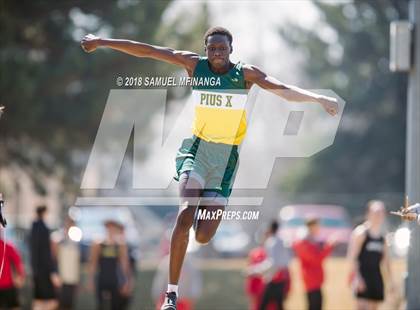 Thumbnail 1 in Varsity LNE Relays photogallery.