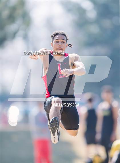 Thumbnail 3 in Varsity LNE Relays photogallery.
