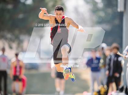 Thumbnail 1 in Varsity LNE Relays photogallery.
