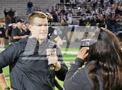 Thumbnail 1 in Gilmer vs. Pleasant Grove (UIL 4A Quarterfinal Playoff) photogallery.