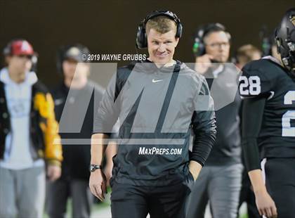 Thumbnail 1 in Gilmer vs. Pleasant Grove (UIL 4A Quarterfinal Playoff) photogallery.