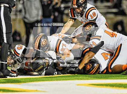 Thumbnail 3 in Gilmer vs. Pleasant Grove (UIL 4A Quarterfinal Playoff) photogallery.