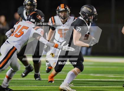 Thumbnail 1 in Gilmer vs. Pleasant Grove (UIL 4A Quarterfinal Playoff) photogallery.