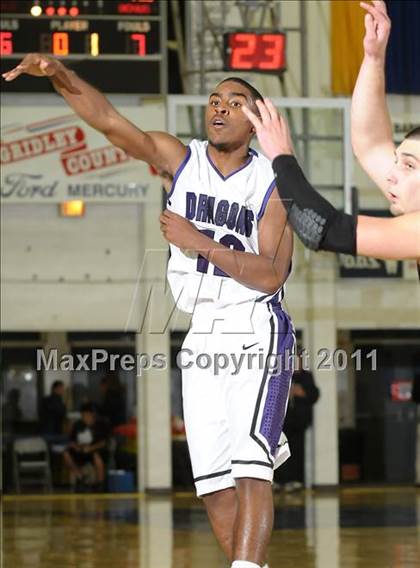 Thumbnail 2 in Newark Memorial vs. Sacramento (G.I.B.T.) photogallery.